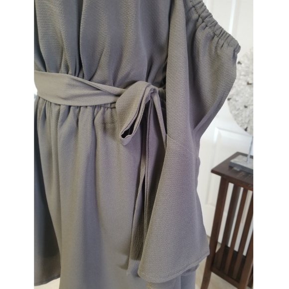 🆕⬇️Sexy Off The Shoulder Olive Romper w/Choker - Picture 7 of 8